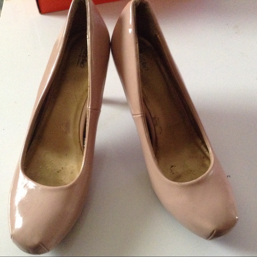 Heels - Picture 3 of 4